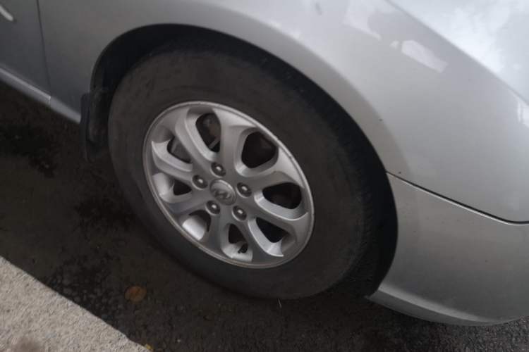 Used Hyundai Celesta 2008 1.6L AT GLS Right Front Wheel Hub