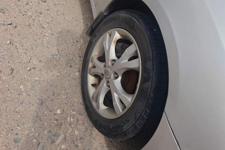 Used Hyundai Celesta 2008 1.8L AT GLS Right Front Wheel Hub