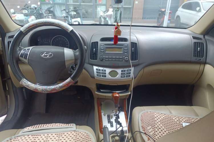 Used Hyundai Celesta 2008 1.6L AT GL Center Console