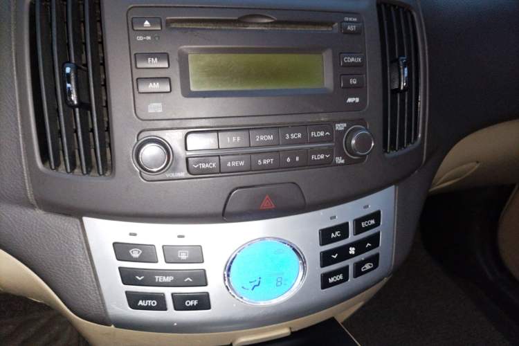 Used Hyundai Celesta 2010 1.6L AT GLS Audio And AC Panel