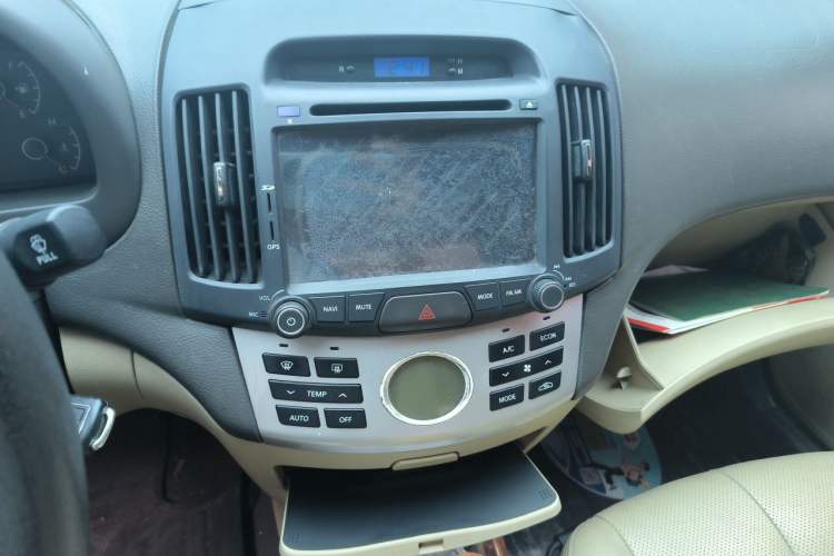 Used Hyundai Celesta 2010 1.6L AT GL Audio And AC Panel