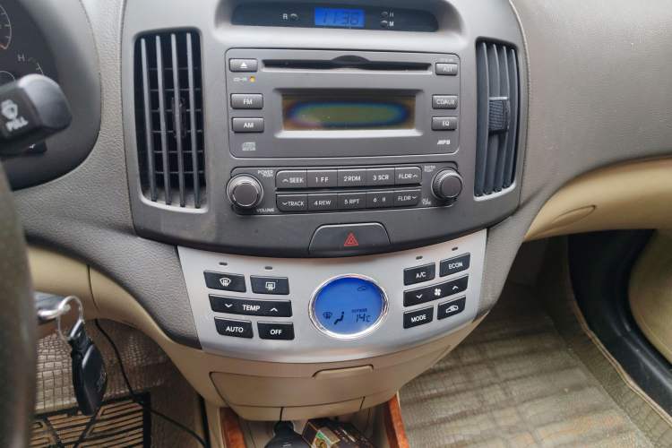 Used Hyundai Celesta 2010 1.6L AT GLS Audio And AC Panel