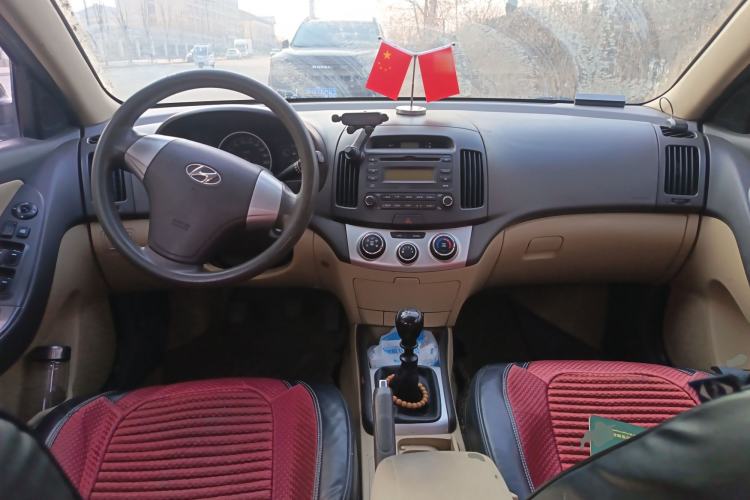 Used Hyundai Celesta 2010 1.6L MT GL Center Console