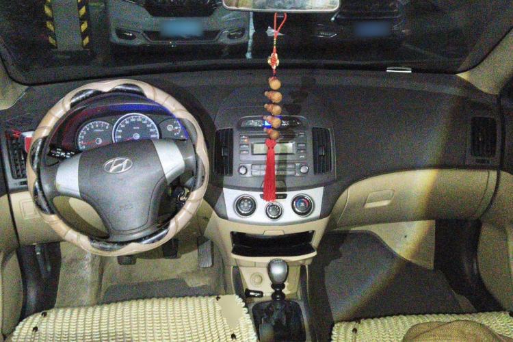 Used Hyundai Celesta 2010 1.6L MT GLS Center Console