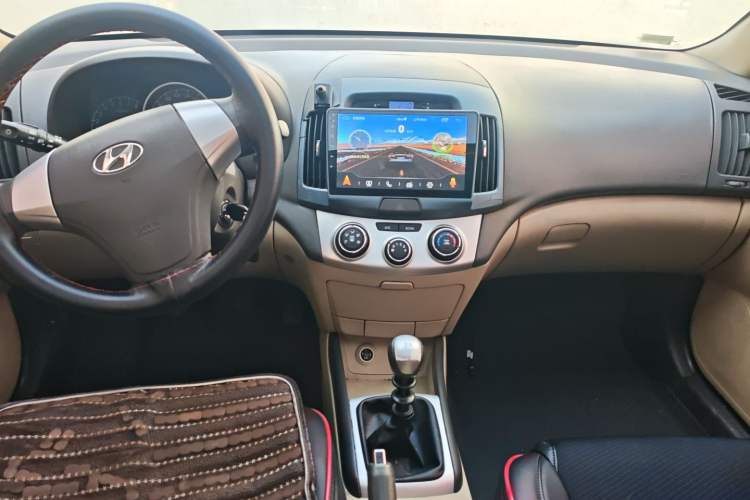 Used Hyundai Celesta 2010 1.6L MT GLS Center Console
