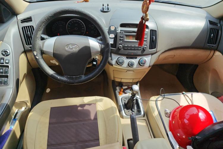 Used Hyundai Celesta 2010 1.6L MT GL Center Console