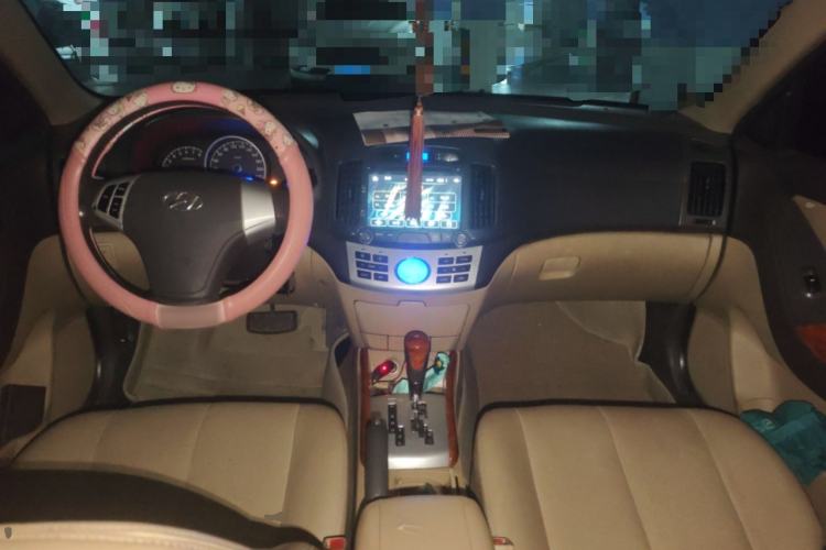 Used Hyundai Celesta 2010 1.6L AT GLS Center Console