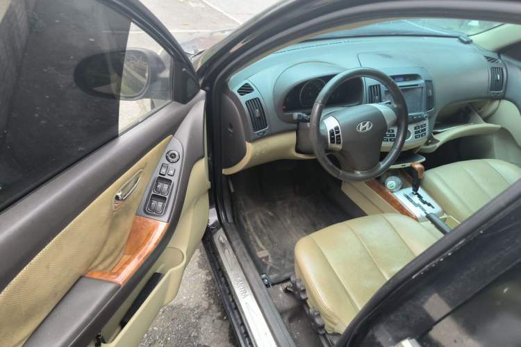Used Hyundai Celesta 2010 1.6L AT GL Driver Seat