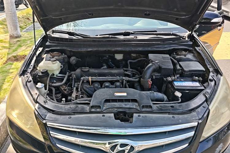 Used Hyundai Celesta 2010 1.6L AT GLS Engine Bay