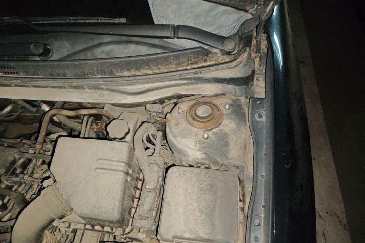 Used Hyundai Celesta 2010 1.6L AT GLS Engine Bay Left