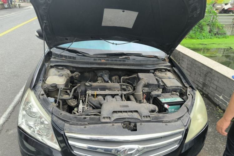 Used Hyundai Celesta 2010 1.6L AT GL Engine Bay