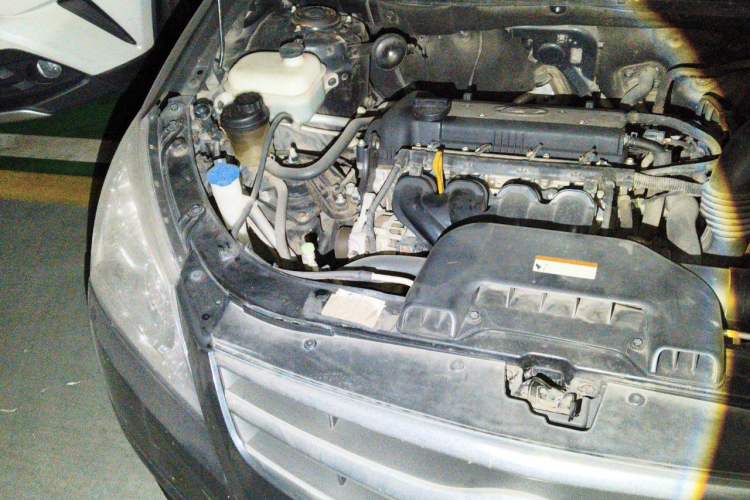 Used Hyundai Celesta 2010 1.6L MT GLS Engine Bay Right