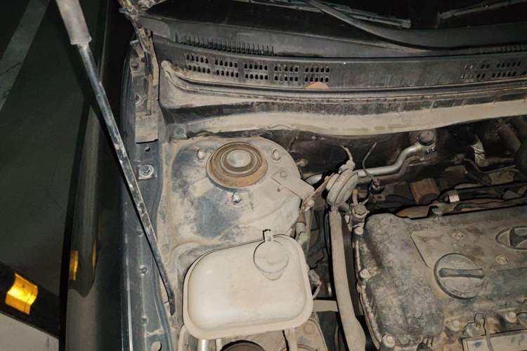 Used Hyundai Celesta 2010 1.6L AT GLS Engine Bay Right