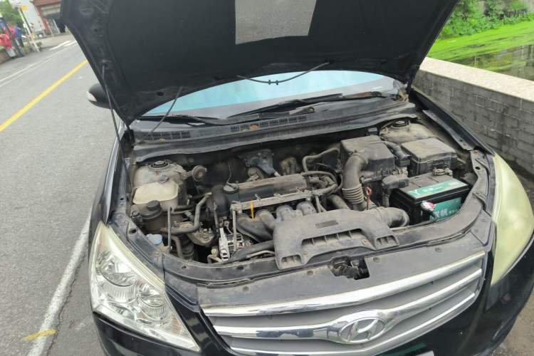 Used Hyundai Celesta 2010 1.6L AT GL Engine Bay Right