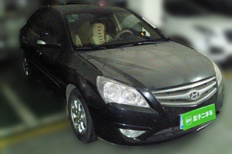 Used Hyundai Celesta 2010 1.6L MT GLS Front Right 45 Deg