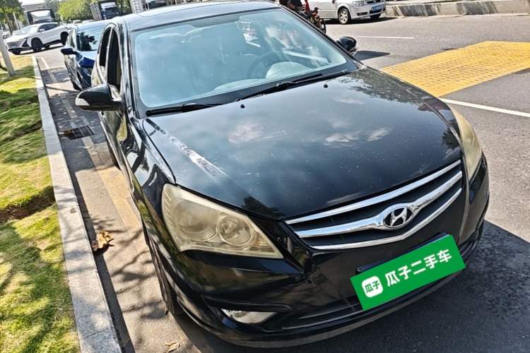 Used Hyundai Celesta 2010 1.6L AT GLS Front Right 45 Deg