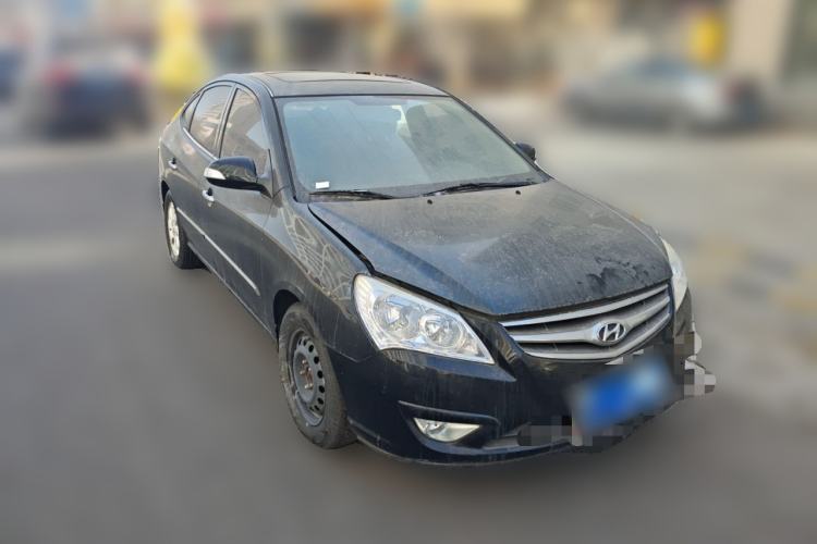 Used Hyundai Celesta 2010 1.6L MT GLS Front Right 45 Deg