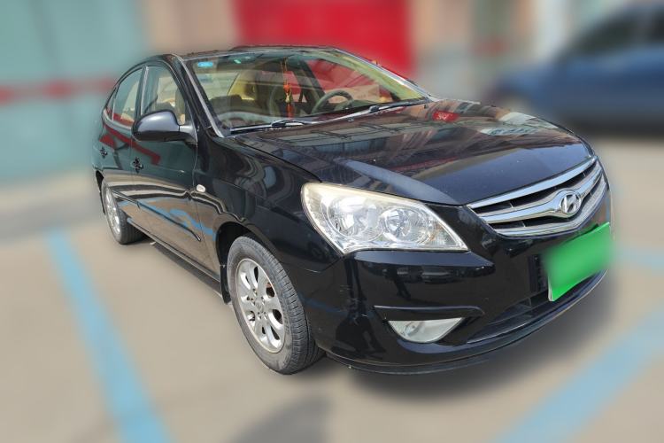 Used Hyundai Celesta 2010 1.6L MT GL Front Right 45 Deg