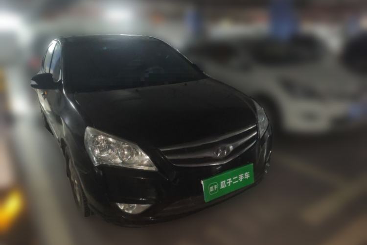 Used Hyundai Celesta 2010 1.6L AT GLS Front Right 45 Deg