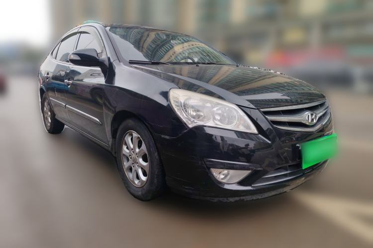 Used Hyundai Celesta 2010 1.6L AT GLS Front Right 45 Deg