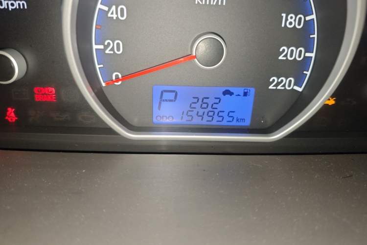 Used Hyundai Celesta 2010 1.6L AT GLS Odometer Close Up