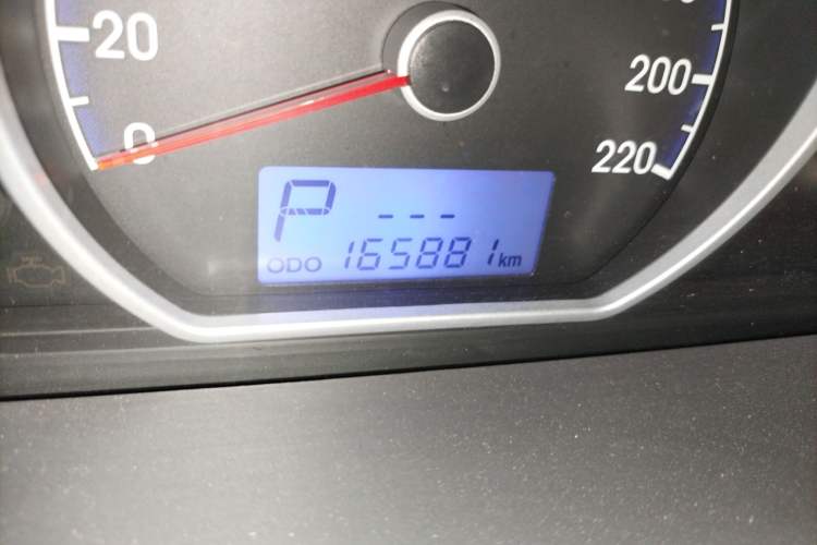 Used Hyundai Celesta 2010 1.6L AT GLS Odometer Close Up