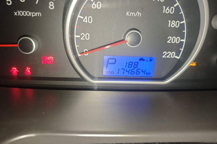 Used Hyundai Celesta 2010 1.6L AT GLS Odometer Close Up