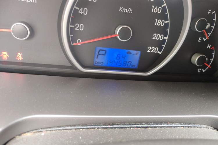 Used Hyundai Celesta 2010 1.6L AT GLS Odometer Close Up