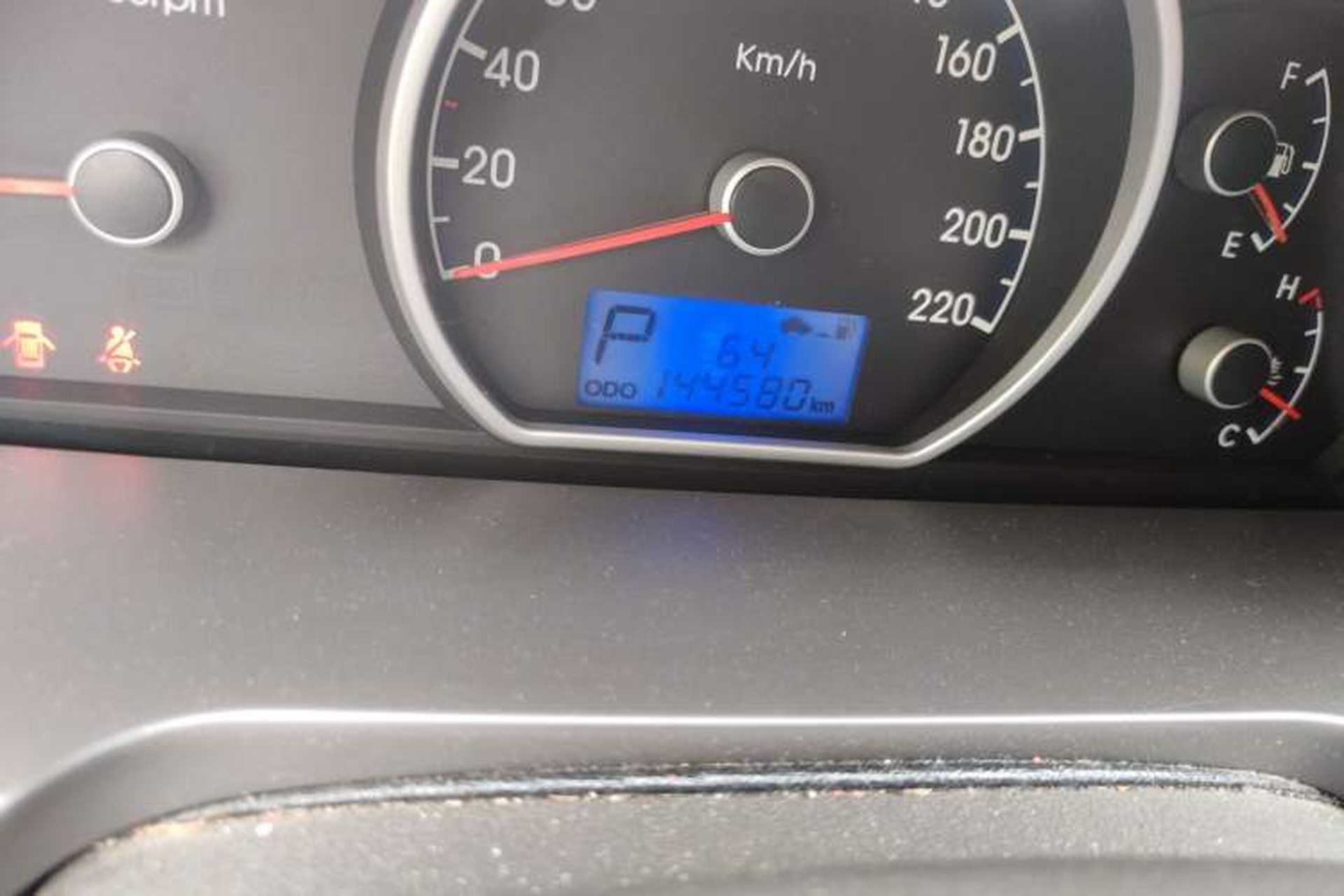 Used Hyundai Celesta 2010 1.6L AT GLS Odometer Close Up