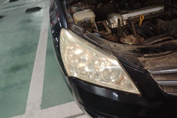 Used Hyundai Celesta 2010 1.6L AT GLS Right Front Headlight