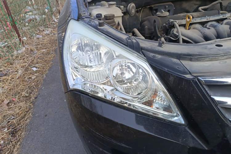 Used Hyundai Celesta 2010 1.6L MT GL Right Front Headlight