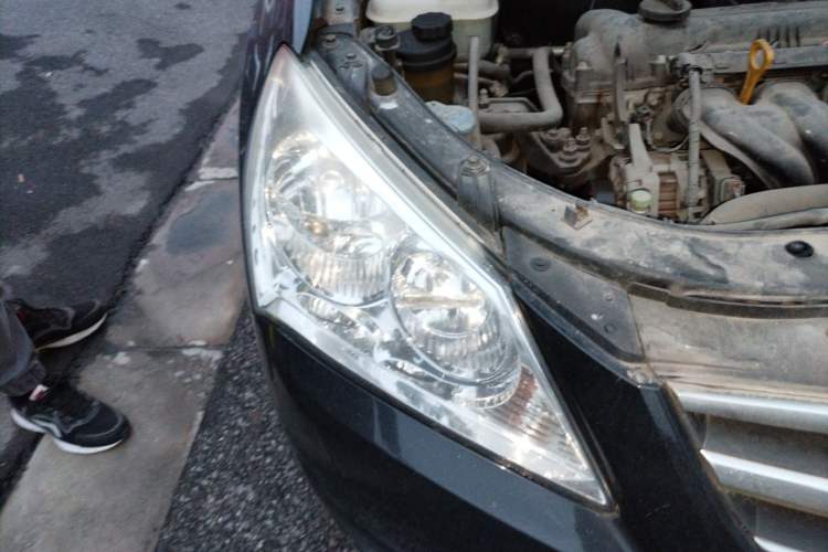 Used Hyundai Celesta 2010 1.6L AT GLS Right Front Headlight