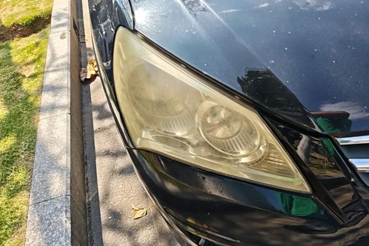 Used Hyundai Celesta 2010 1.6L AT GLS Right Front Headlight