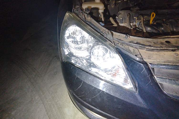 Used Hyundai Celesta 2010 1.6L MT GL Right Front Headlight