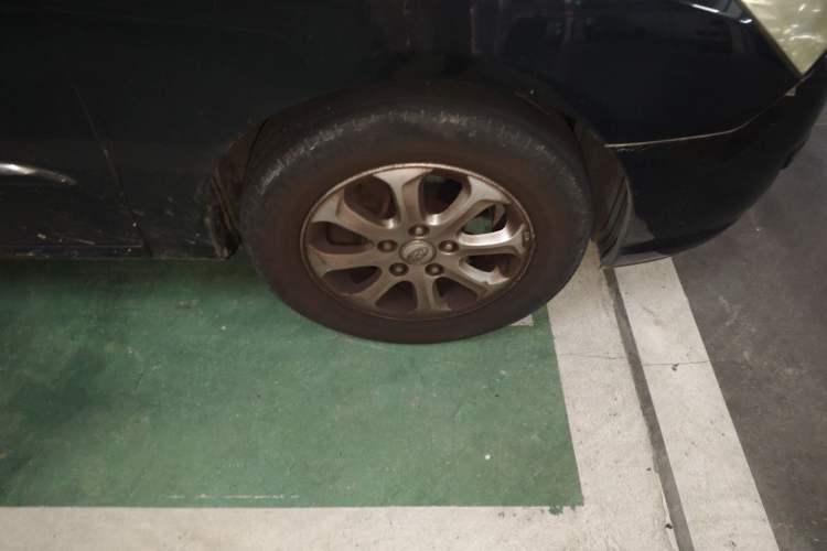 Used Hyundai Celesta 2010 1.6L AT GLS Right Front Wheel Hub