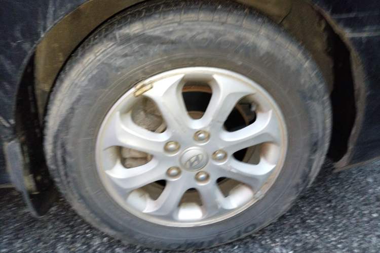 Used Hyundai Celesta 2010 1.6L AT GLS Right Front Wheel Hub