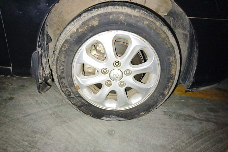 Used Hyundai Celesta 2010 1.6L MT GL Right Front Wheel Hub