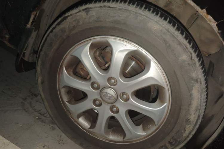 Used Hyundai Celesta 2010 1.6L AT GLS Right Front Wheel Hub