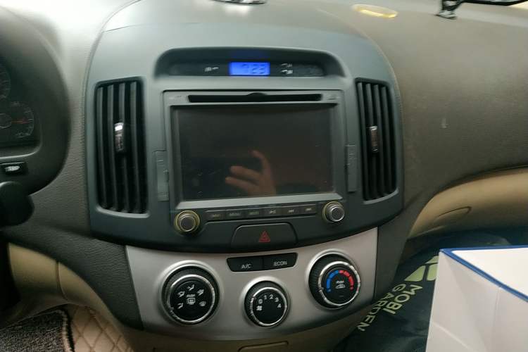 Used Hyundai Celesta 2010 1.6L AT GL Audio And AC Panel