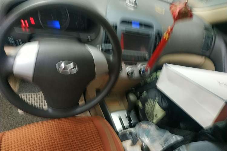 Used Hyundai Celesta 2010 1.6L AT GL Center Console