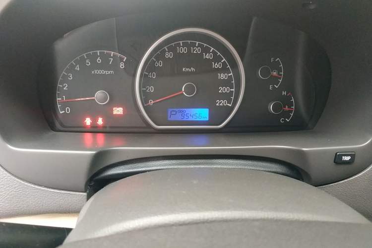 Used Hyundai Celesta 2010 1.6L AT GL Odometer Close Up