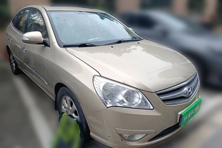 Used Hyundai Celesta 2010 1.6L AT GLS Front Right 45 Deg