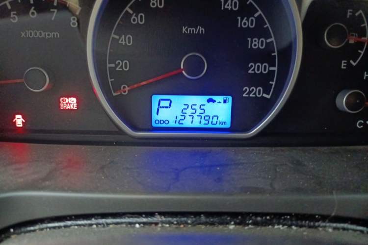 Used Hyundai Celesta 2010 1.6L AT GLS Odometer Close Up