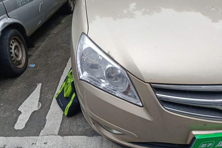 Used Hyundai Celesta 2010 1.6L AT GLS Right Front Headlight