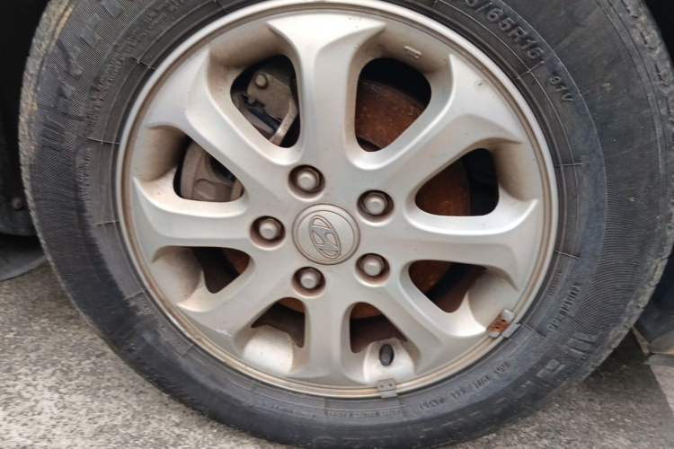 Used Hyundai Celesta 2010 1.6L AT GLS Right Front Wheel Hub
