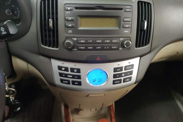Used Hyundai Celesta 2010 1.6L AT GLS Audio And AC Panel