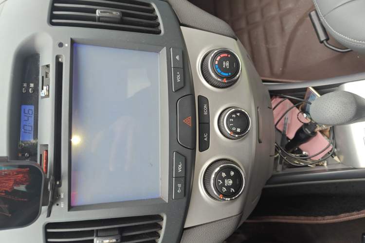 Used Hyundai Celesta 2010 1.6L AT GL Audio And AC Panel