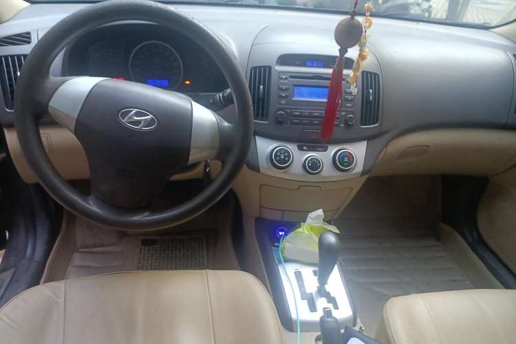 Used Hyundai Celesta 2010 1.6L AT GL Center Console