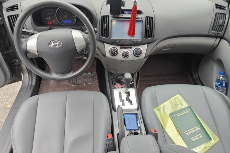 Used Hyundai Celesta 2010 1.6L AT GL Center Console