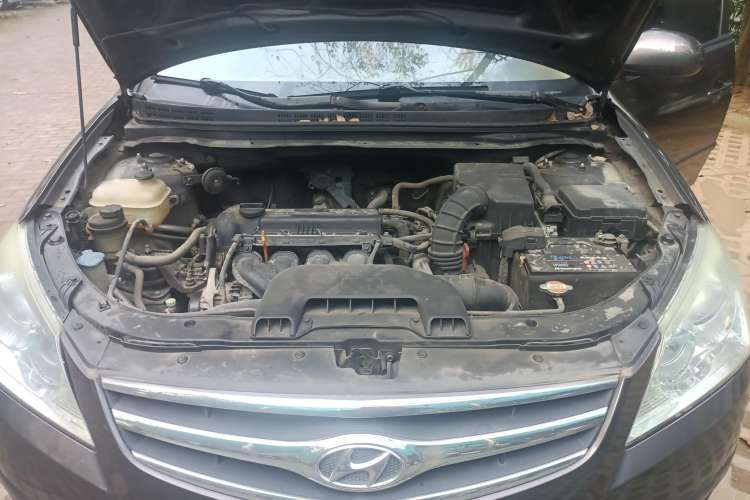 Used Hyundai Celesta 2010 1.6L AT GL Engine Bay